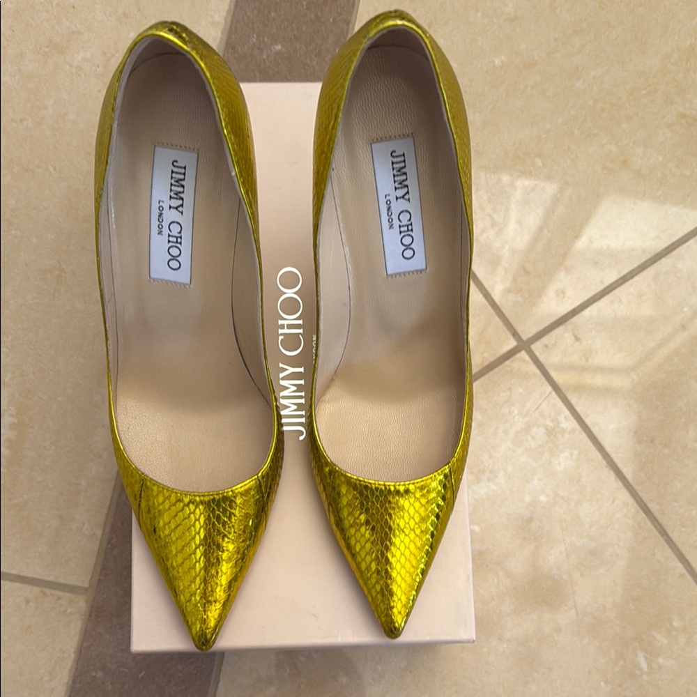 Jimmy Choo Yellow Heels Striking Metallic Design - Picture 6 of 7